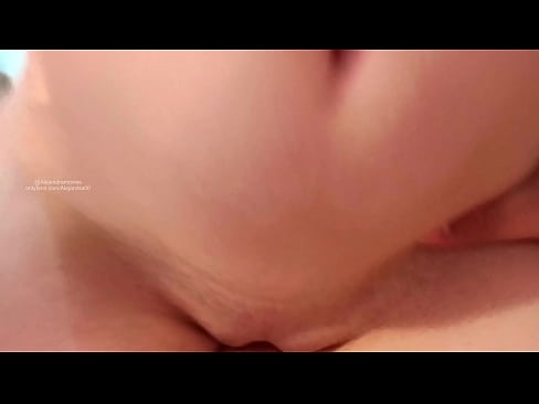 ❤️ Nire ahizparen gelan lo egiten eta horrela esnatu nintzen ️ Sexua gugan