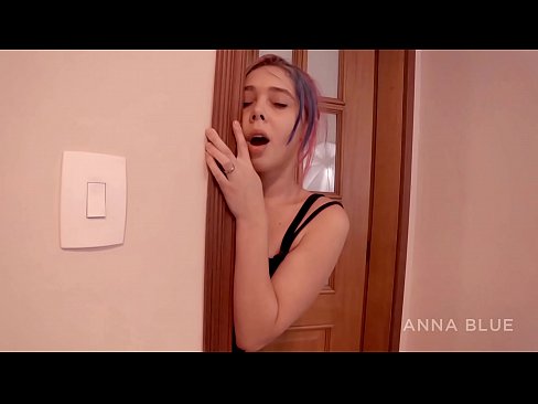 ❤️ Nire anaiarengana itzuli nintzen. Bere neska-lagunarekin sexu harremanak izan nituen. itzulera lesbiana. ️ Sexua gugan
