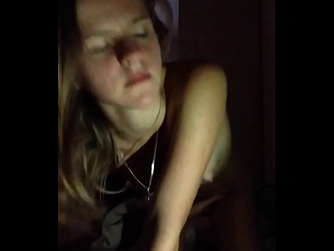 ❤️ Neska bat masturbatzen da eta cums ️  Sexua gugan