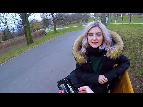 ❤️ Ezezagun baten esperma beroa irensten du diruaren truke - Eva Elfie-k parkean putz egin du ️  Sexua gugan